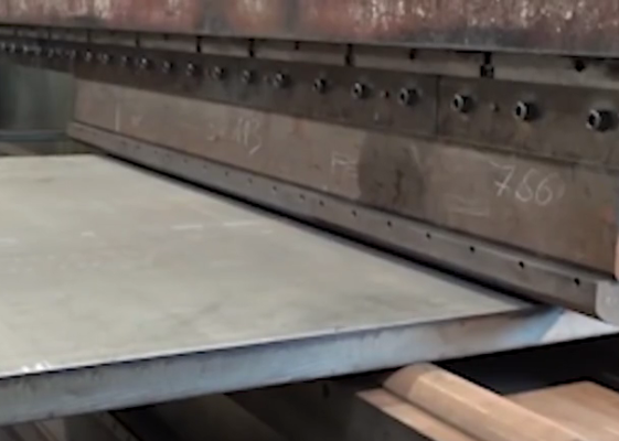 1000多噸位的軋鋼機作業過程？超厚的鋼板一次成型